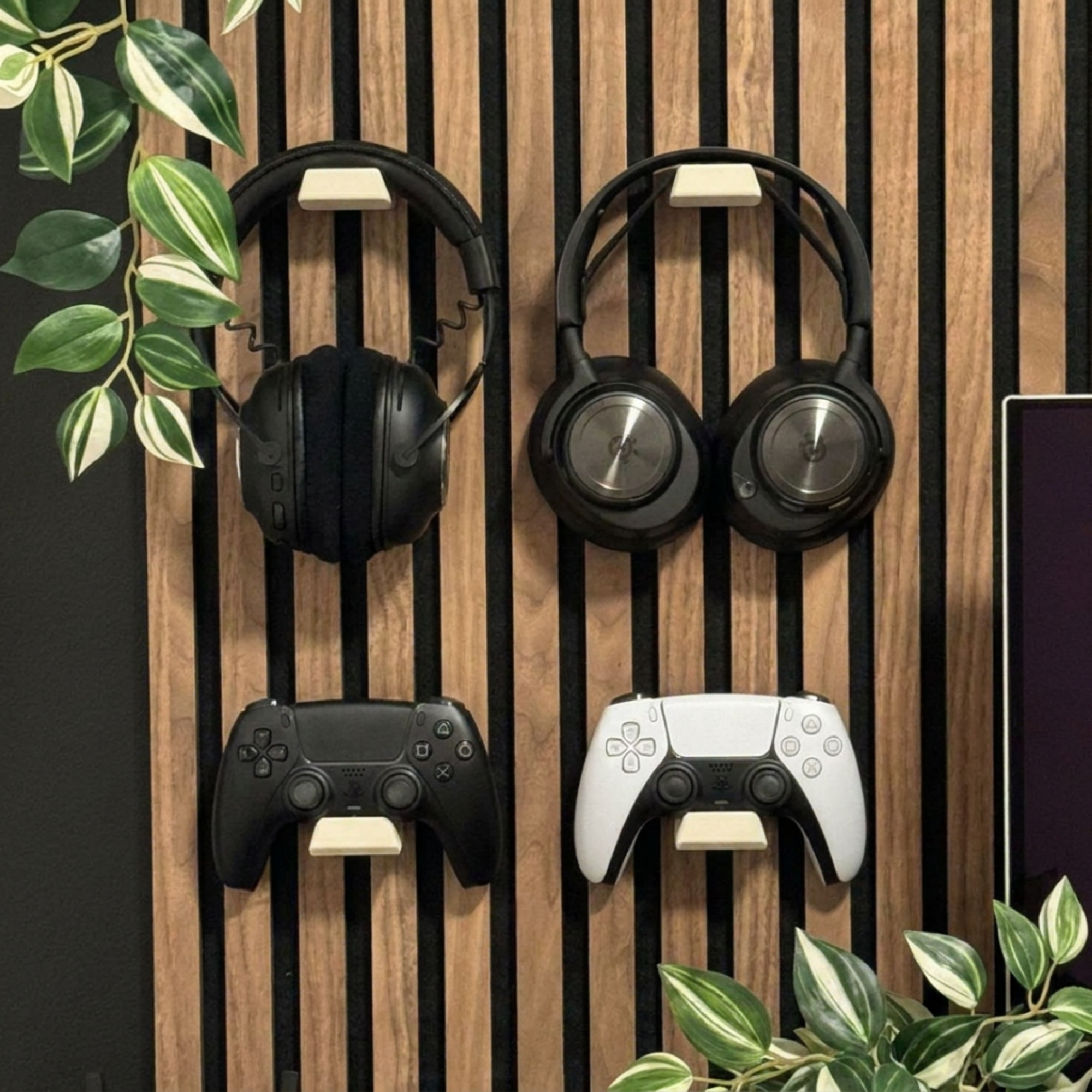 Headphone / Console controller mount - Installation: Wall Clip