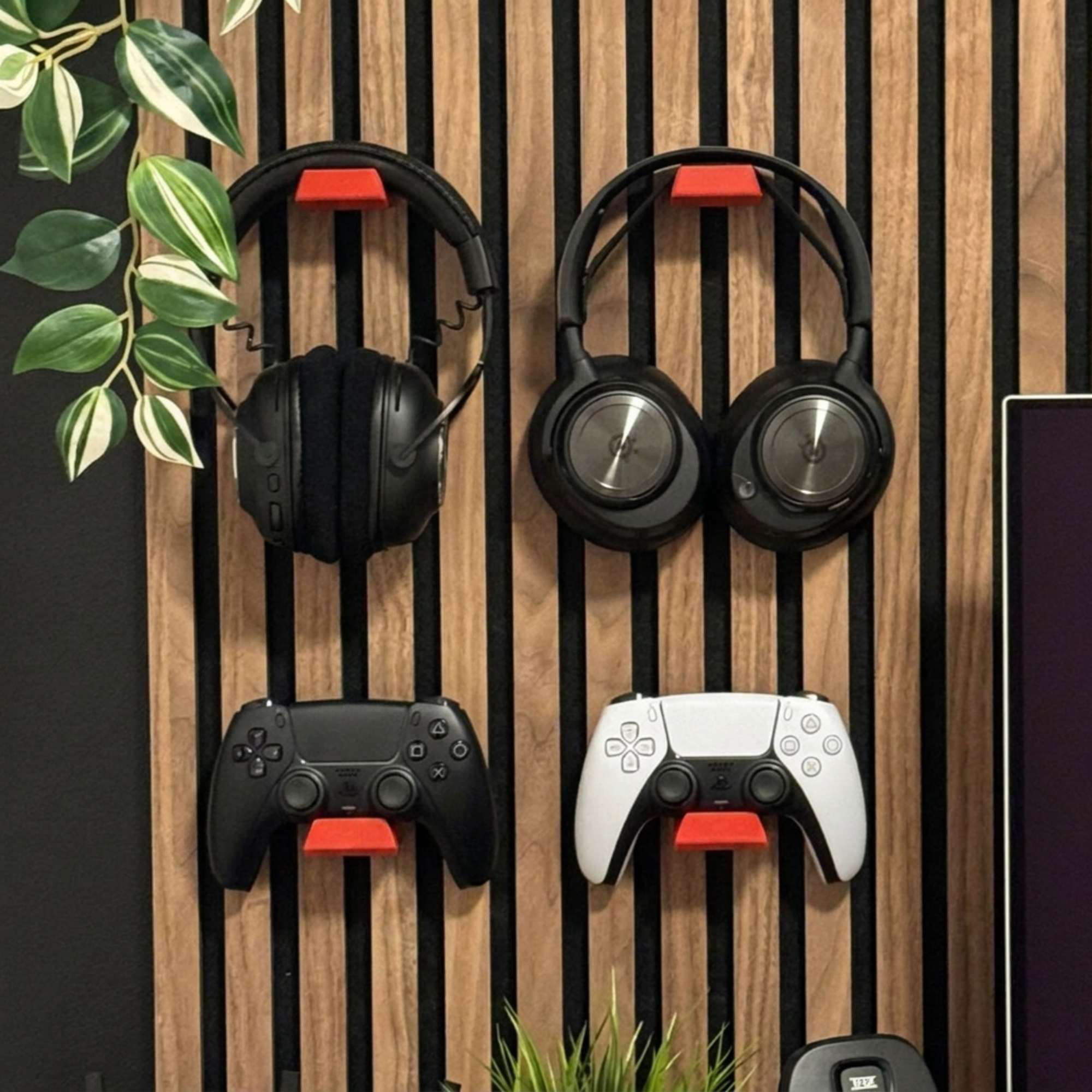 Headphone / Console controller mount - Installation: Wall Clip