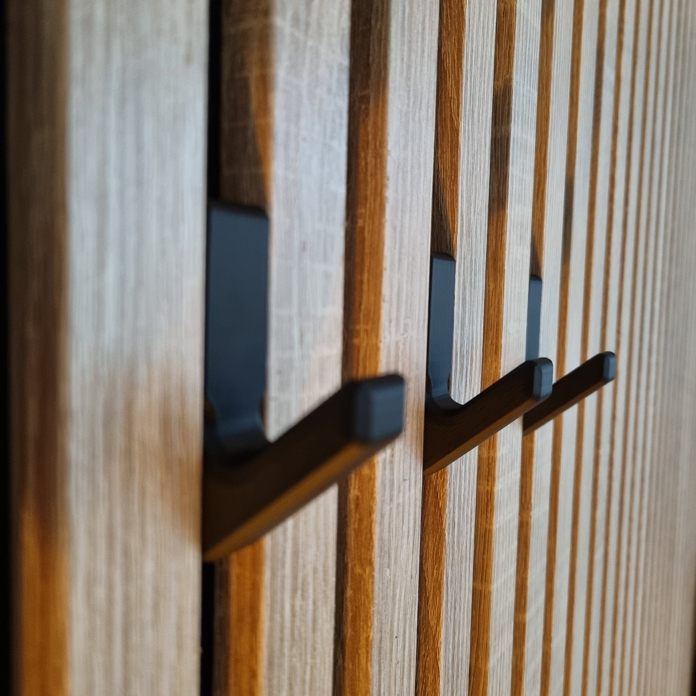 Single Hook - Installation: Wall Clip