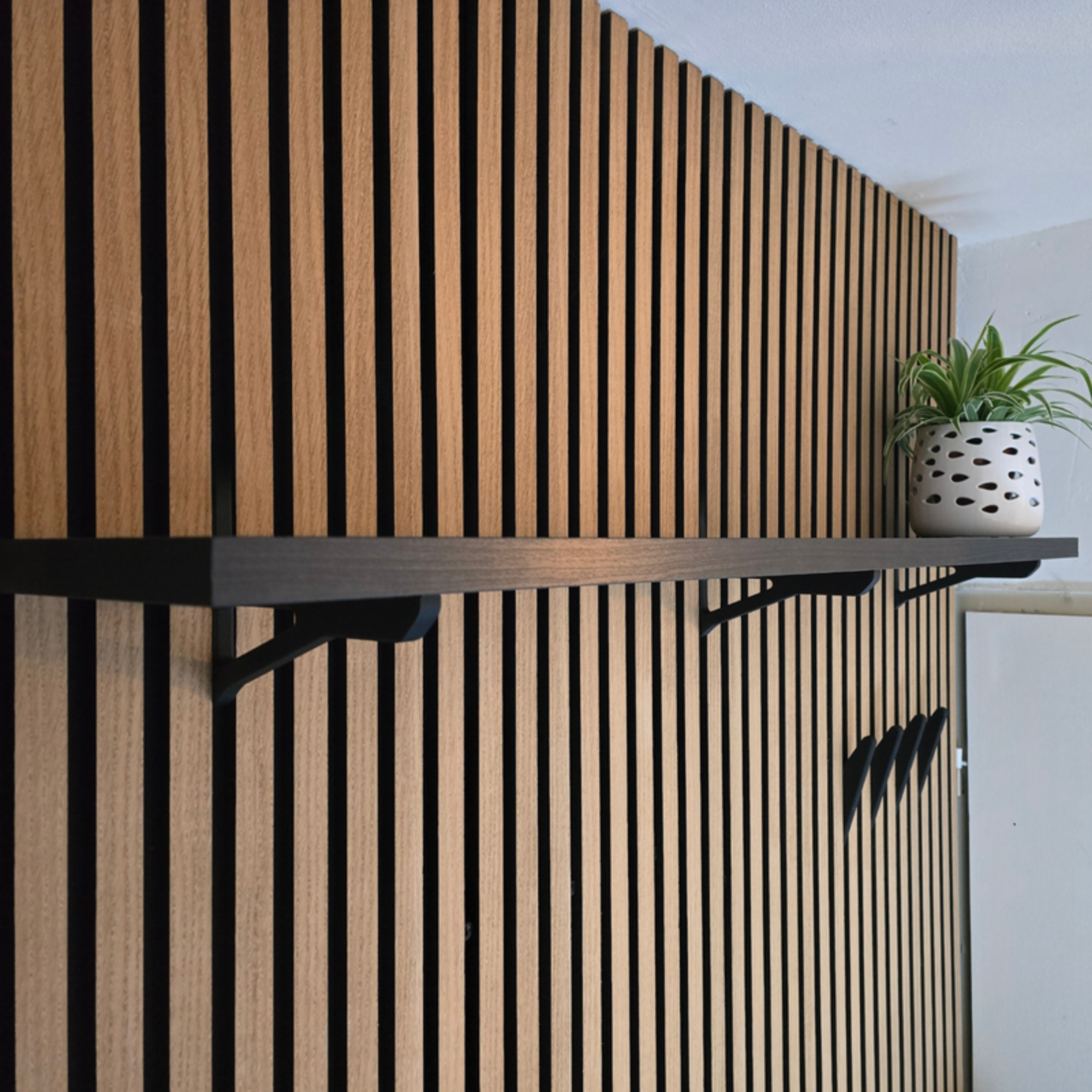 Shelf Brackets - Installation: Wall Clip