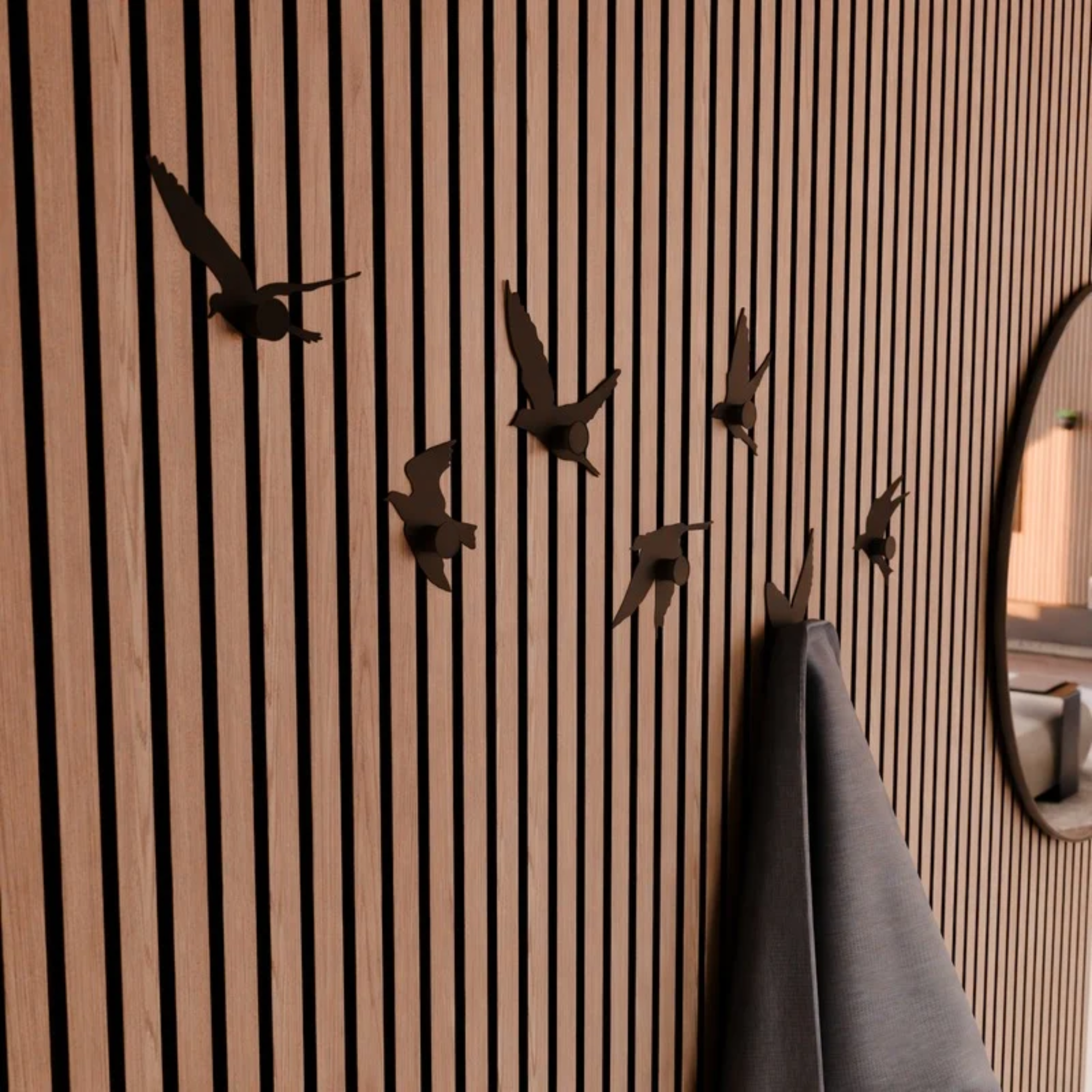Bird-shaped coat hook - Installation: Wall Clip