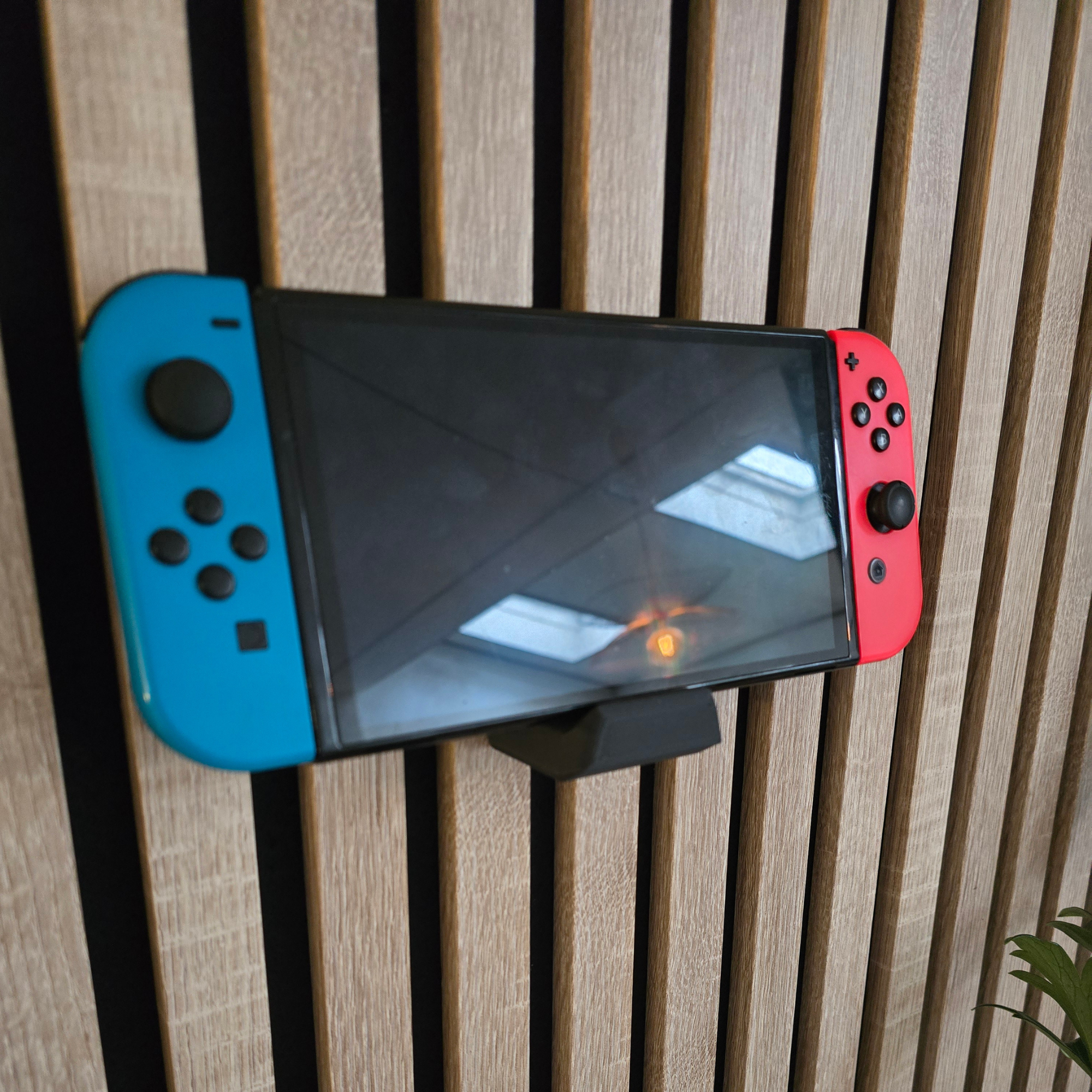 Headphone / Console controller mount - Installation: Wall Clip