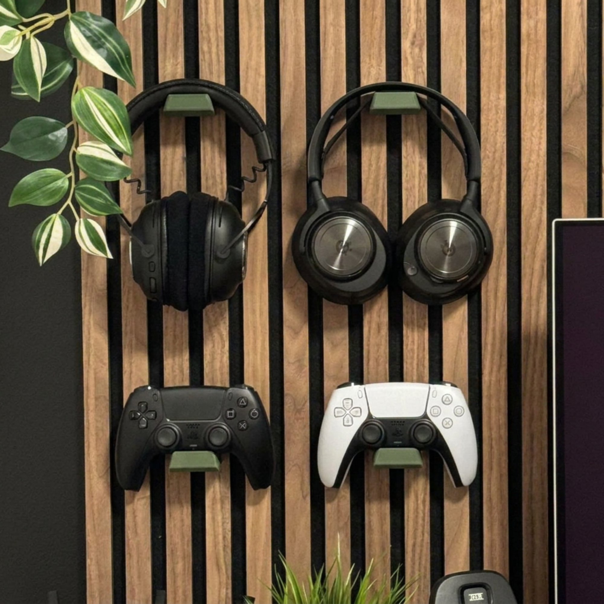 Headphone / Console controller mount - Installation: Wall Clip
